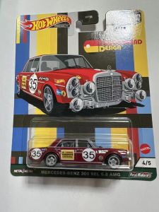 Modern Classic Gulf Oil Mini Wax Museum Hot Wheels Alloy Car Model Collectible Toy for Ages 14 And above Male Female