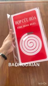Biển báo mica Hộp chữa cháy ốp tường kích thước 17 x 17 x 30cm