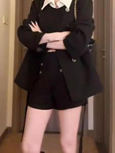 เสื้อแจ็คเก็ตสูทสีดำสไตล์ฝรั่งเศสขนาดใหญ่ ฤดูใบไม้ร่วง/ฤดูหนาว สำหรับผู้หญิง ทรงเข้ารูป แขนยาว ปกเสื้อ กระดุม ปกติ