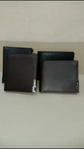 Baellerry Dompet Uang Lipat D1835 Muat Banyak Cash Bahan Sintetis Lembut Kilat Lilin
