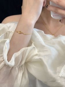 สร้อยข้อมือเงินแท้ 999 สีทอง ลายมังกร เครื่องประดับแฟชั่นสำหรับผู้หญิง ของขวัญปีใหม่ จี้สัตว์เลี้ยง ลูกปัดเสริมดวง งานฝีมือ