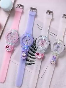 Jam Tangan Kartun Kanak Kanak Sanrio Comel Anti Air Berlampu Untuk Budak Tadika Lelaki Perempuan Kids Sanrio Kuromi Watch Luminous Electronic Kindergarten Waterproof Doll Toys 儿童三丽鸥手表星黛露发光电子小学生男女孩幼儿园防水卡通公仔玩具 H326