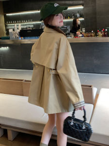 เสื้อแจ็คเก็ตแบบสั้นสไตล์เกาหลีสำหรับผู้หญิงในช่วงฤดูใบไม้ผลิและฤดูร้อนปี 2025 เสื้อคลุมกันหนาวแบบลำลองสีบล็อกแฟชั่นที่ลดอายุได้