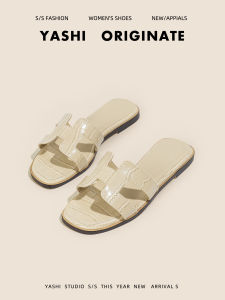 รองเท้าแตะส้นแบนหนังแกะสีขาวแฟชั่นฤดูร้อนสำหรับผู้หญิง รองเท้าแตะชายหาดแบบมีสายรัดข้าง ระบายอากาศได้ดี สวมใส่สบาย สำหรับผู้หญิง