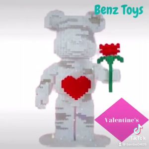 Mô Hình Lắp Ráp Gấu Bearbrick Ôm Hoa Đồ Chơi Lắp Ráp Gấu Cỡ Lớn 36cm Dễ Thương