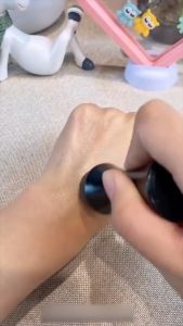Face Oil Absorbing Roller Natural Volcanic Stone Oil Absorber T-zone Oil Removing Rolling Stick Ball 脸面部吸油滚珠火山石