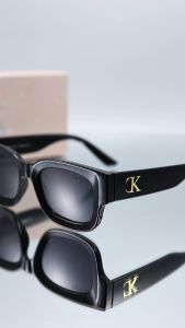 New Classic Sunglasses Fashion Womens Glasses INS Korean Edition Mens Sunglasses Outdoor Street Photography Driving UV Protection(Gift box packaging)