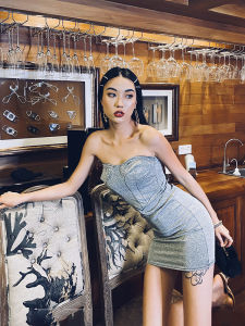 ชุดเดรสสั้นสีเงิน Lazer สายเดี่ยว ผ้าไหมสะท้อนแสง เซ็กซี่ ชุดคาร์ดิแกนสั้น แฟชั่นฤดูร้อน สำหรับผู้หญิงวัย 18-29 ปี