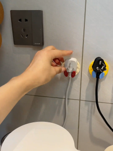 Strong Adhesive Hook No Drilling Kitchen Bathroom Multi-Function Power Cable Storage Socket Fixator Plastic round Shape Max 5kg