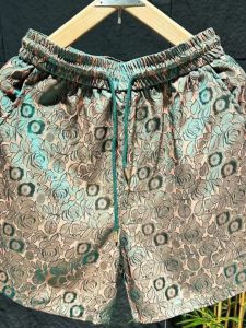 กางเกงขาสั้นผ้าไหมน้ำแข็งชายฤดูร้อน 5 จุด ลายพิมพ์น้ำหนักเบา ทรงหลวม ทรงตรง กางเกงขาสั้นชายหาด ทรงลำลอง ผ้าโพลีเอสเตอร์