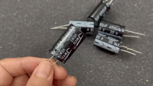 Tụ lọc nguồn 4700uf /35v kích thước 2x3cm đa chức năng.