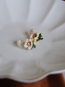 Storyteller Bird Earrings French Elegance Enamel Floral Studs 3D Flower Design Alloy Material for Women Fashion Jewelry