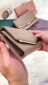 WANG101 - Dompet Wanita Kulit Sintetis Multifungsi dengan Desain Sleek dan Warna Elegan