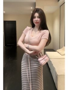 YUEZHONGWEI | Slimming V-neck Pink T-shirt