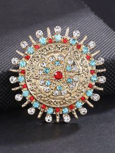 Elegant Star Shaped Fashion Brooch Pin for Women Alloy Embedded Swarovski Crystal Pin Fixed Clothing Anti-Light Accessory