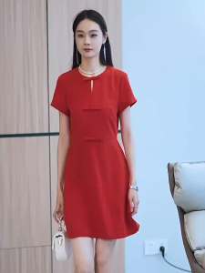 Váy công sở dáng suông chữ A cách điệu cổ tàu màu đỏ