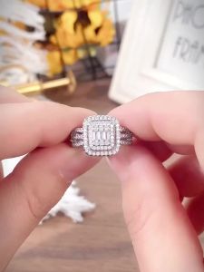 Nhẫn Nữ Hình Học Đính Đá Cubic Zirconia Tuyệt Đẹp Phụ Kiện Thời Trang Dự Tiệc Cưới Lấp Lánh Đầy Quyến Rũ Trang Sức Đồng Thau Hợp Xu Hướng 2023