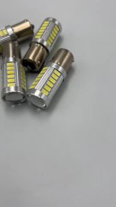 ไฟถอย LED 33 ชิป แพ็ค 2 ชิ้น ใส่ได้กับทุกรุ่น ขั้วตรง แสงสีขาว