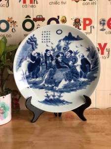 Đĩa Sứ cảnh Trúc Lâm Thất Hiền men chàm P 31 x 5cm kèm chân kề Gỗ