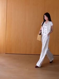 MIUCO | Bộ Áo Gile Pha Lê Nổi Màu Vàng Sâm Panh và Quần Palazzo Cao Waisted