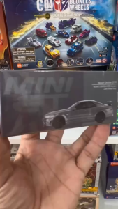 Mô Hình Xe MINI GT MGT01160 Nissan Skyline GT-R BNR34 NISMO CRS Version Dark Metal Gray 1:64 – Box Version