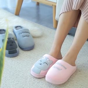 AT.Store รองเท้าใส่ในบ้าน รองเท้าสลิปเปอร์ slippers ผ้าขนนุ่มใส่สบาย สลิปเปอร์ ลายแมวwelcome มี 4สี 3 ไซส์(เบอร์38-43)