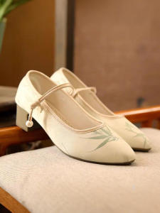 Beijing Style Embroidered Shoes for Women Sharp Pointed Toe Buckle Hanfu Shoes National Style Middle Heel Floral Patterned