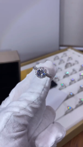 (เพชรแท้100%) CS JEWELRY แหวนเพชรโมซาไนต์ 1 กะรัต แหวนเงินสเตอร์ลิง S925 แหวนเปิดสำหรับผู้หญิง แหวนหมั้น แหวนแต่งงาน แหวนเพชรโมซาไนต์