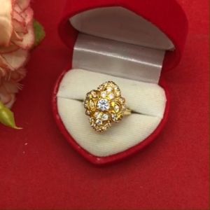 แหวนทองฝังเพชร ทรงโบราณ มาคี ชุบทอง ใส่เสริมบารมี ใส่ได้ทุกโอกาส งานสวย พร้อมส่ง รูปถ่ายจากสินค้าจริง