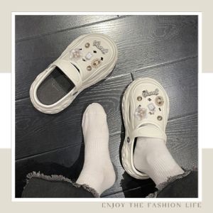 QZshop สุดฮิต รองเท้าหัวโตผู้หญิง ทรงสวยน้ำหนักเบาใส่สบาย มีรูระบายอากาศและกันลื่นอย่างดี สีสันคุมโทนด้วยน๊าแมทช์ใส่ได้ทุกโอกาส ราคานี้มีตัวติดสวยๆแถมไปให้ด้วยน๊า  อยากมีก่อนใครกดสั่งเล้ยราคาถูกจนใจเจ็บ