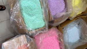 Butiran Gabus 15gr Warna Warni Butir Sterofom Sterofoam Styrofoam Bulat Penuh Halus Bagus Berwarna Pink Biru Hijau Orange Kuning Foam Perlengkapan Undian Arisan Hadiah Bulatan Bundaran Stereofoam Stereofom Game DIY Isi Box Kotak Shopping Arena Malang