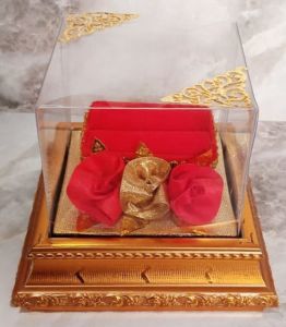 Souvenir & Parcel Hantaran Seserahan Pernikahan Lamaran: Mahar Perhiasan Cincin & Kotak Hampers
