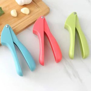 Garlic Press Dishwasher Safe Garlic Presser Masher Ginger Crusher with Ergonomic Handle Professional Garlic Mincer Tool