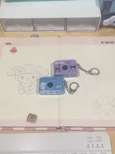 Mainan Mini Kamera Kartun Kuromi Bersuara & Bercahaya Gantung Beg Kunci Hiasan Comel Cinnamoroll Aksesori Budak Perempuan Patung Mini Sanrio Kuromi Mini Luminous Sound Camera School Bag Keychain Pendant Small Toys 迷你发光发声仿相机玉桂狗可爱卡通库洛米书包包钥匙扣挂件小玩具 H363