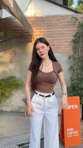 🌈MesubShop🌈เสื้อยืดแขนสั้น ผ้าเรย่อน มีฟองน้ำในตัว 😋 ใส่แล้วคือพรางหุ่นสุด ทรงรัดรูป ลุคคุณหนูดูแพงม้าก รุ่น บัณฑิต B-001-3-A