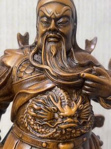 เทพเจ้ากวนอู เสริมฮวงจุ้ย ปางประทานทรัพย์ และ ความมั่งคั่ง วัสดุเรซินลายไม้ สําหรับตกแต่งบ้าน