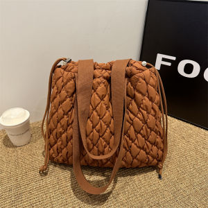 Fashionable Large Capacity Womens Tote Bag 2023 Folded Diamond Pattern Underarm Simple Handbag Commuter Style Soft Handle