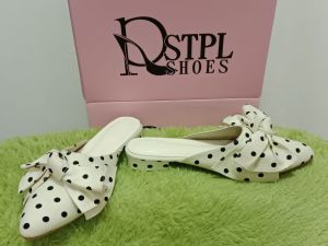 รองเท้าหัวแหลมส้นเตี้ยโบว์ใหญ่ ผ้าแคนวาส