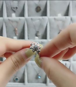 Vòng Cối Xay Gió xoay được kemstone quà tặng trang sức nhẫn hở điều chỉnh được mạ bạc cho nữ