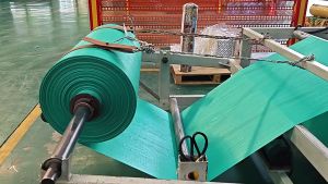 ผ้าคลุมดินพลาสติกกันวัชพืช (PE) คลุมวัชพืชพลาสติกคลุมดินชพืชแผ่นปูพรุนปกคลุมพลาสติกน้ำซึมผ่านได้คลุมดินป้องกันวัชพืชแผ่นควบคุมวัชพืชป้องกันแสงแดดและUV