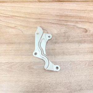 Pát trước Vespa đĩa 220mm xài heo 2 Piston đối xứng màu trắng lắp như zin