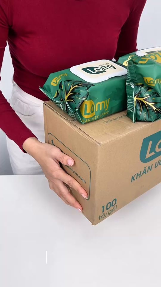 Thùng 10 gói khăn ướt LAMY 100 tờ không chất tẩy trắng không cồn không paraben