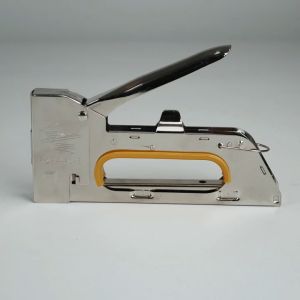 Alat Staples Tembak Stapler Jepretan Gun Tracker Untuk Perekat Kardus Papan Kayu Jok Motor