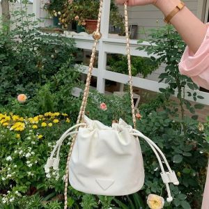 Fashionable High Aesthetic Bucket Bag Trending Small Crossbody Bag Drawstring Chain Design Unique Style Youth Casual Handbag