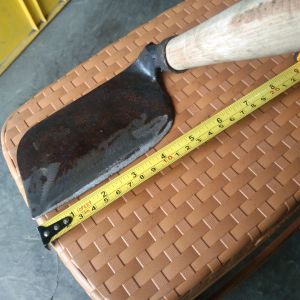 KORED RUMPUT BAHAN BAJA CUNGKIR CANGKUL PEMANGKAS RUMPUT LEBAR 15 CM PLUS GAGANG