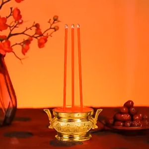 บ้านเครื่องเผาธูปอิเล็กทรอนิกส์แบบจำลองแบตเตอรี่บูชาเทียนเทียนวัดพุทธวัดสำหรับโคมไฟพุทธและเทียนเขย่าควันอยู่หน้าพระพุทธเจ้า