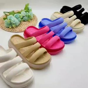 รองเท้าลำลองแฟชั่น สไตล์ Mega Crush Triple Strap Slide