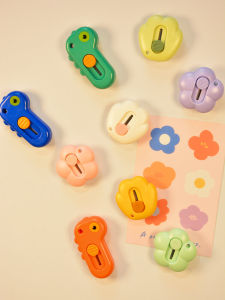 Cute Split Express Knife Refrigerator Sticker and Magnet Sticker Creative Cartoon Cats Paw Portable Art Knife Refrigerator Sticker Unpacking Handy Gadget