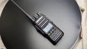 Motorola 370s Two Way Radio Long Range 10KM Walkie Talkie High-capacity 6800mAH 128channels High Power 15W Portable FM Radio Aviation Frequency Walkie-Talkies 136-520Mhz TYPE-C IP54 Waterproof Dustproof Suitable for Outdoor Hotel School Construction Site