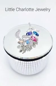 เข็มกลัดคริสตัล Crystals from Swarovski คริสตัลหลายสี